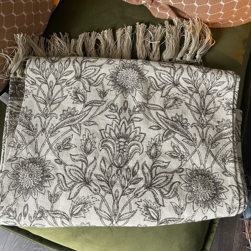 Shabby Chic Table Runner